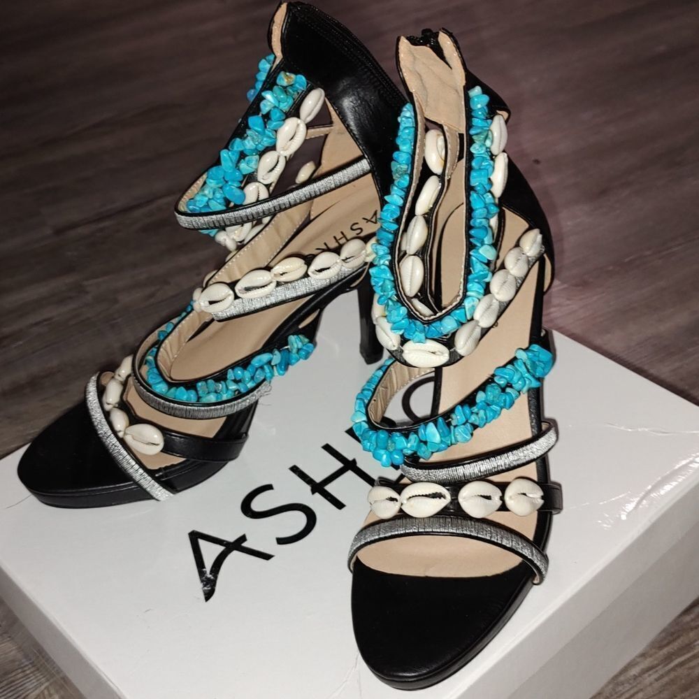 Ashro Guava strappy Sandals with seashells and blue stones Sz 8